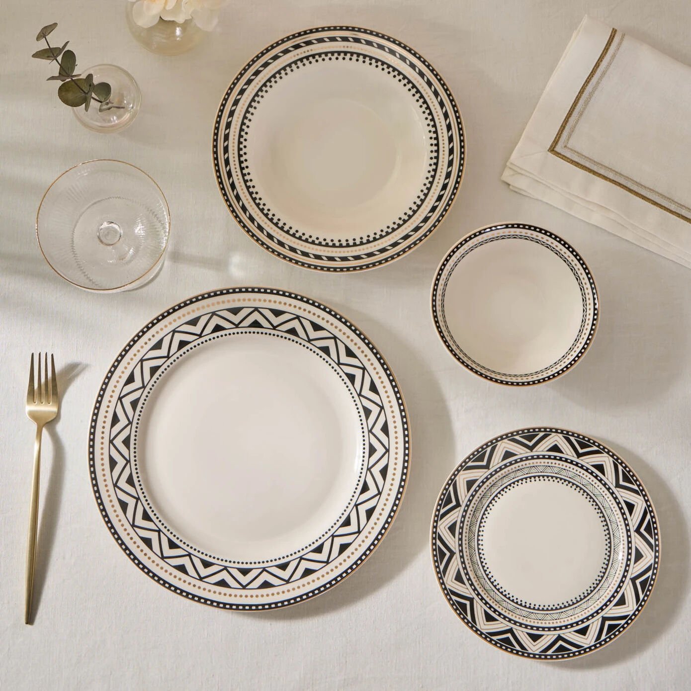 Karaca Elegance Bone Tria 24 Parça 6 Kişilik Yemek Takımı Siyah