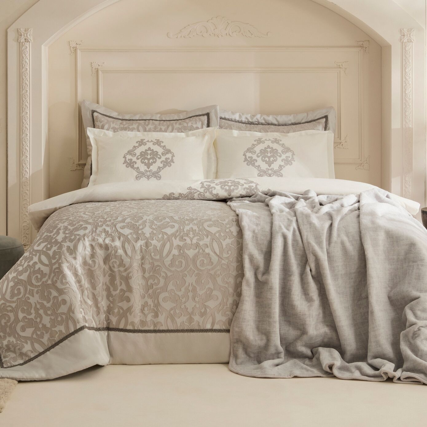 Karaca Home Grace 8 Parça Çift Kişilik Çeyiz Seti Gri